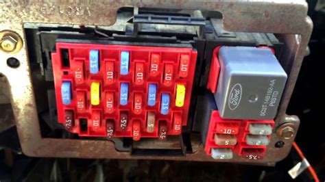 2008 crown victoria fuse box